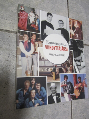 Kuoropojasta viihdyttäjäksi Simo Salakari + SIGN
