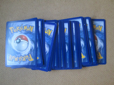viisikymmentäyksi Pokémon Energy korttia