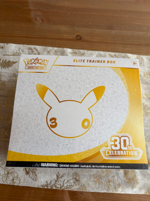 Pokémon TCG 30th Anniversary Celebration Elite Trainer Box