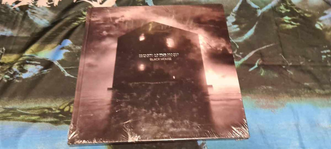 Secrets Of The Moon Black House 28x28cm Artbook CD +DVD