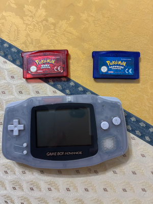 Nintendo Game Boy Advance ja Pokemon Ruby & Sapphire pelit