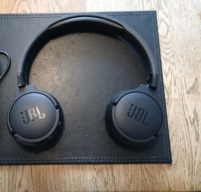 JBL Tune 660 BlueTooth kuulokkeet (Hyvä akun kesto)