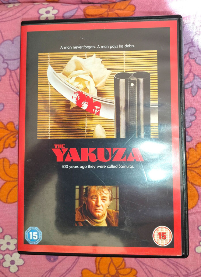 "THE YAKUZA" (V. 1975! PO: ROBERT MITCHUM!)