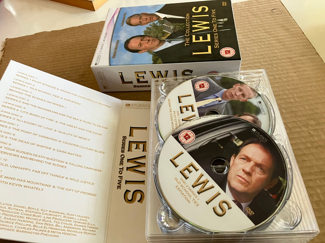 THE COLLECTION LEWIS SERIES ONE TO FIVE HYVÄ