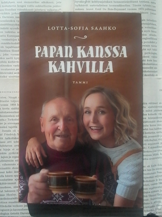 Lotta-Sofia Saahko - Papan kanssa kahvilla (nid.)