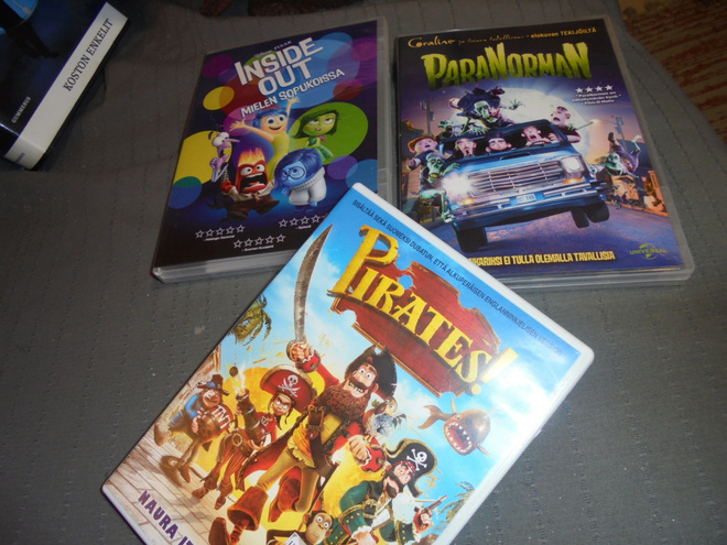 DVD lasten elokuvia. esim: Pirates