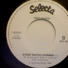 ARTO NUOTIO  ::  SAARI RAKKAUDEN  ::  VINYYLI  7"   1990 - pikkukuva 2