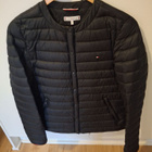Tommy Hilfiger kevytuntuvatakki - pikkukuva 1