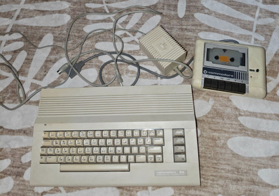 Commodore 64 kasettiasema ja virtalähde