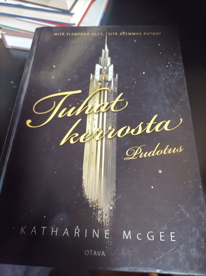 Kathrine Mcgee Tuhat kerrosta pudotus