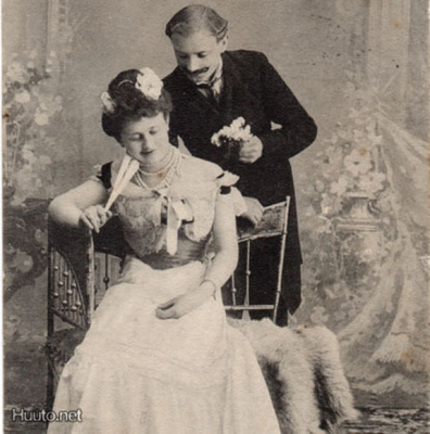 RAKKAUS / Istuva tyttö, lampaantalja ja herrasmies. 1900-l.