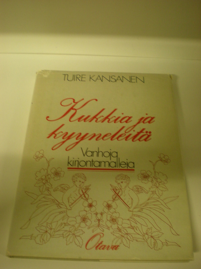 Tuire Kansanen: Kukkia ja kyyneleitä
