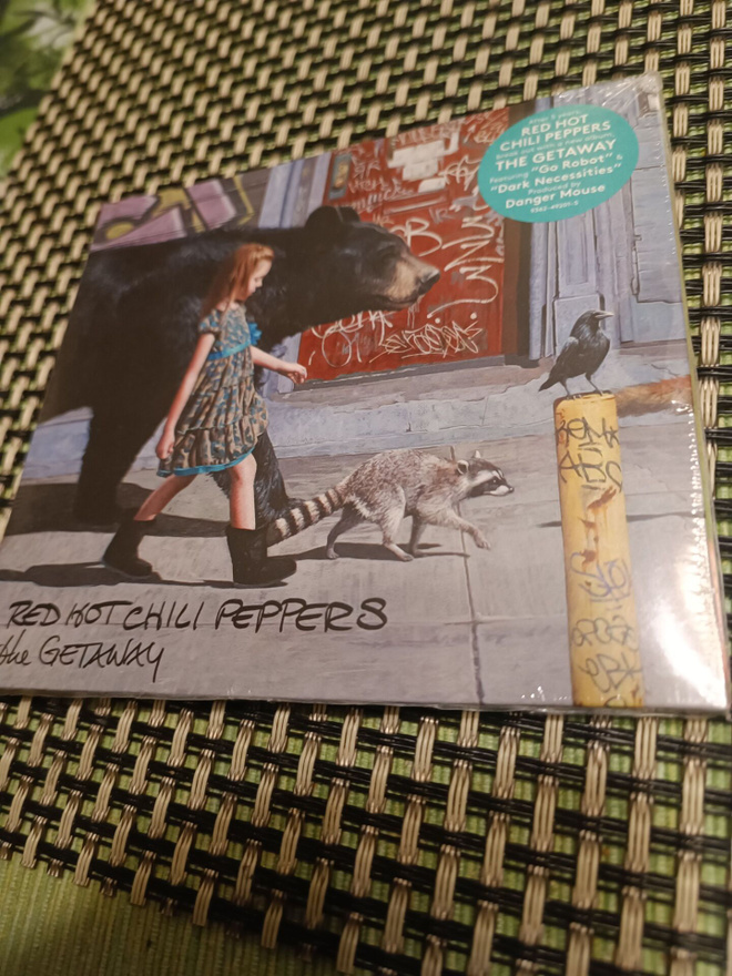 Red Hot chili Peppers: The Getaway cd.