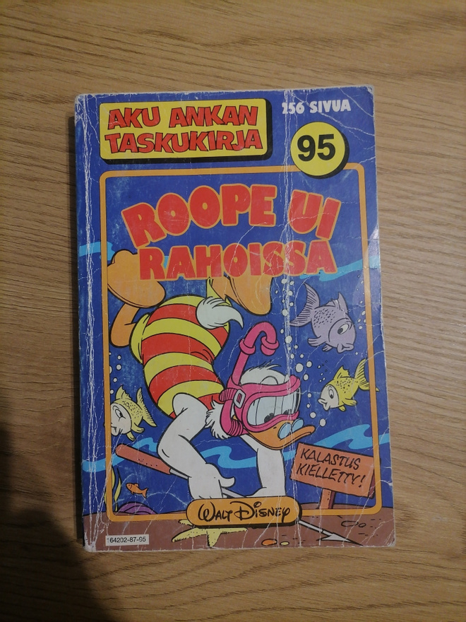 Aku Ankan Taskukirja 95: Roope ui rahoissa