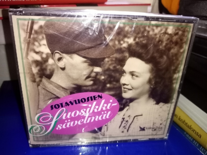 4CD Sotavuosien suosikkisävelmät ( UUSI) SIS POSTIKULU