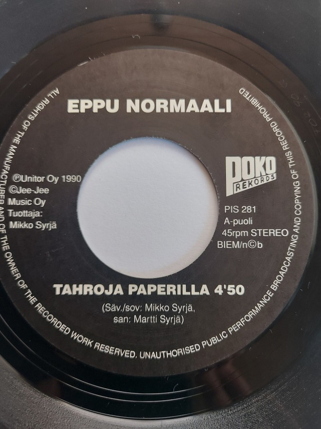 Eppu Normaali - Tahroja Paperilla