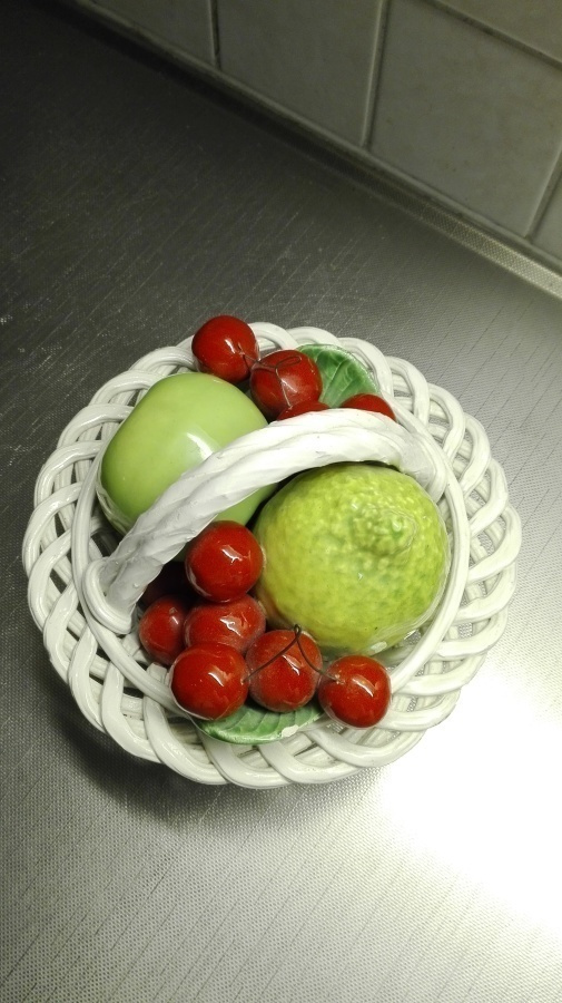 KAUNIS KERAAMINEN HEDELMÄKORI / HEDELMÄKULHO