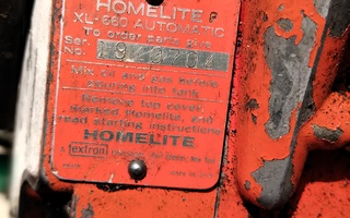 Vanha 1960-luvun Homelite XL-660 moottorisaha. Keräilyharv.