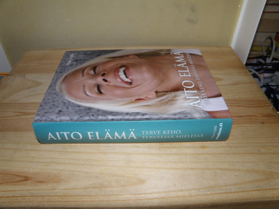 Nora Yrjölä Aito elämä (sidottu)
