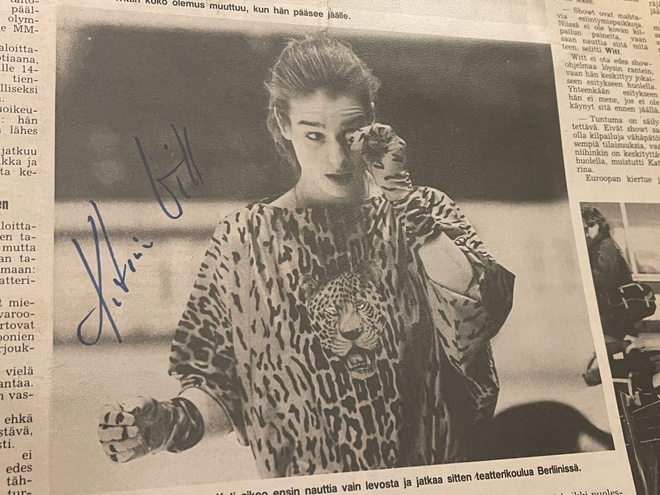 Katarina Witt nimikirjoitus lehtikuvassa