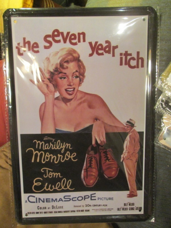 Peltikyltti Marilyn Monroe. Kesäleski. Elokuvamainos