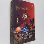 Joanne Harris : Sarkaa ja samettia - pikkukuva 1