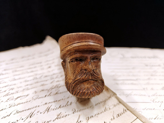 Arvokas figuraalinen piippu ”Le Capitaine” – Ranska