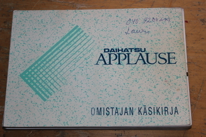 Daihatsu Applause käyttöohjekirja