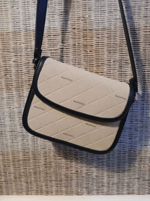 Olka/crossbody laukku Valentino