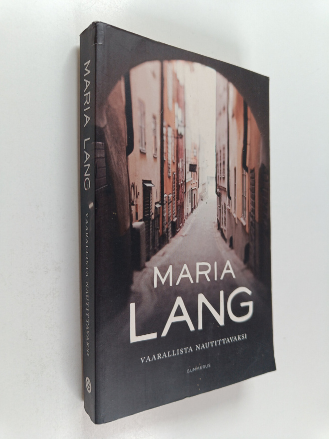 Maria Lang : Vaarallista nautittavaksi