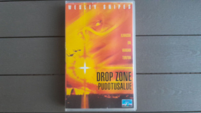 VHS: Drop Zone - Pudotusalue (Wesley Snipes 1994)