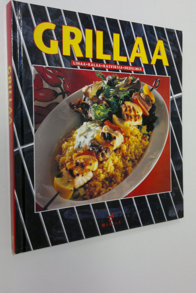 Grillaa lihaa, kalaa, kasviksia, hedelmiä