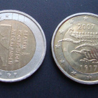 2€ Suomi 2007 - Suomen itsenäisyys 90 vuotta - Virhelyönti - pikkukuva 1