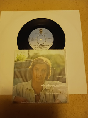Kisu – Alla Polttavan Auringon 7" ps orig 1978 uusi