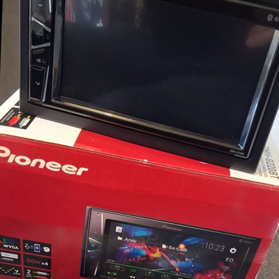 Pioneer DMH-G220BT autosoitin
