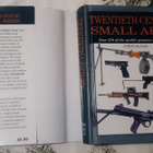 Chris McNab - Twentieth-Century Small Arms - 320 sivua - pikkukuva 3