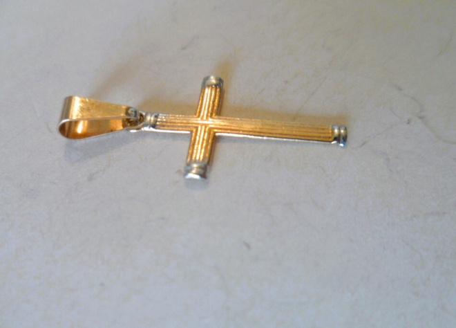 14 karaatin kultainen risti 26mm