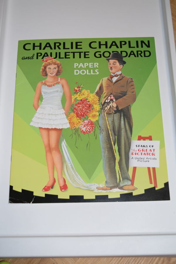paperinukke Charlie Chaplin and Paulette Goddard