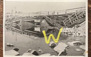 Valokuva venäläisten räjäyttämänä silta Perkjärvi  1941