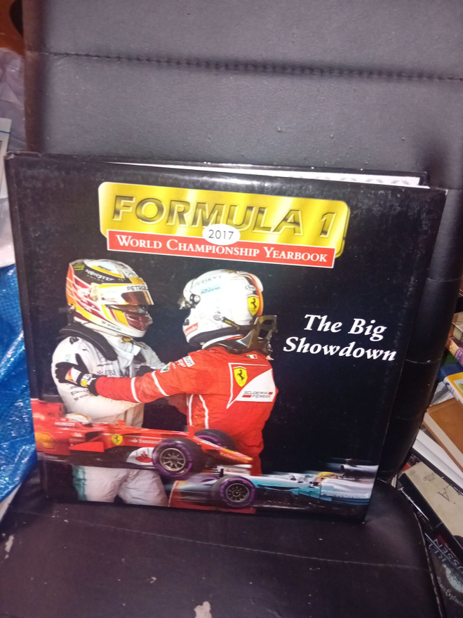 Formula 1 World Championship Yearbook 2017 ( SIS POSTIKULU