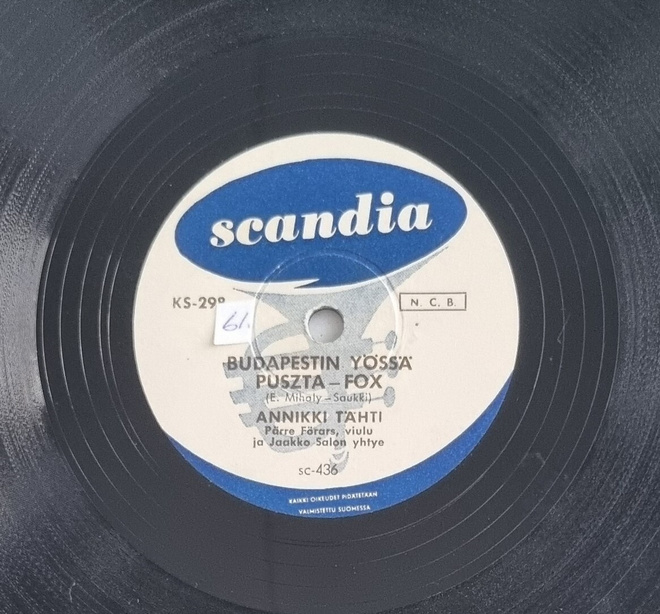 Savikiekko 1957 - Annikki Tähti - Scandia KS-298