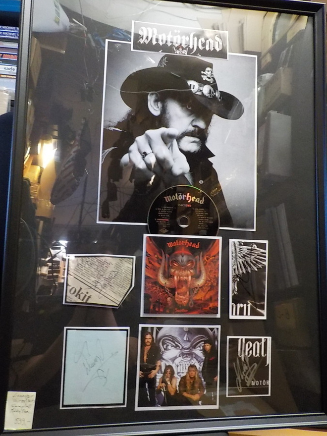 MOTÖRHEAD TAULU NELJÄLLÄ NIMMARILLA