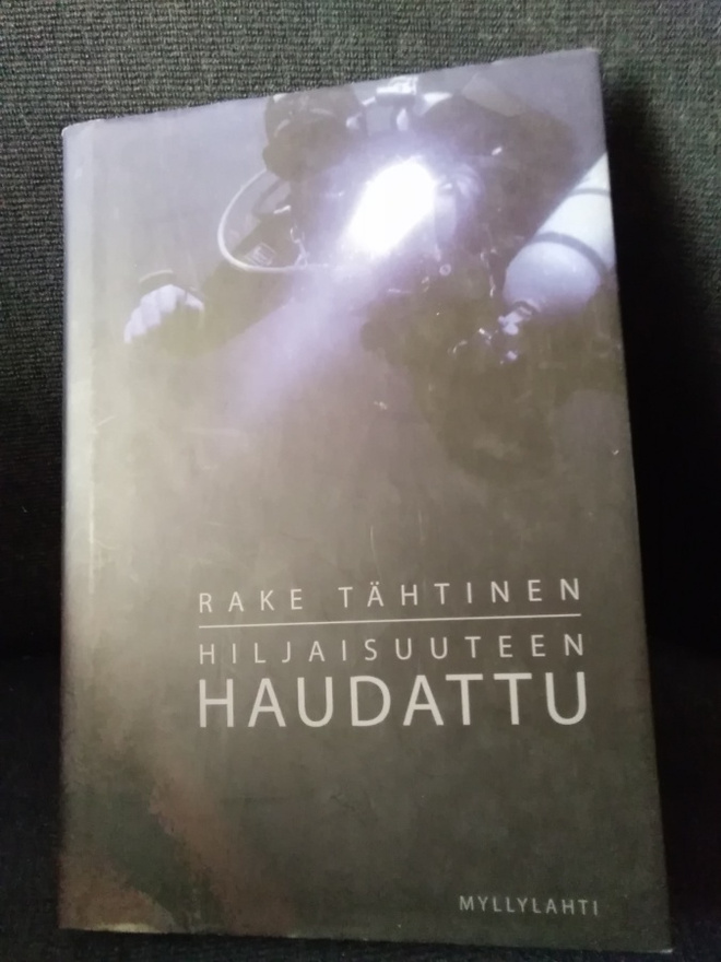 Rake Tähtinen: Hiljaisuuteen haudattu -signeeraus-