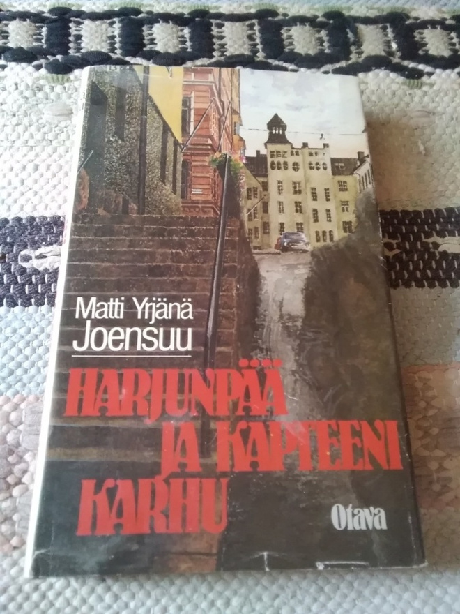 Matti Yrjänä Joensuu: Harjunpää ja kapteeni Karhu