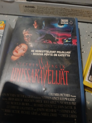 Stephen king unissakävelijät vhs