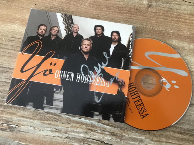 Yö . Onnen hohteessa Ollin nimmari CDS single