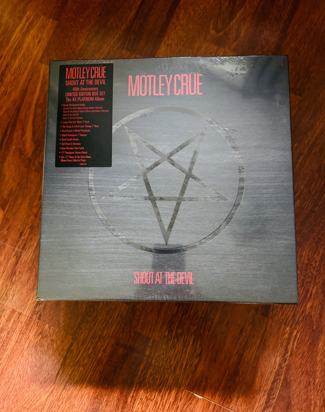 Motley crue shout at the devil box
