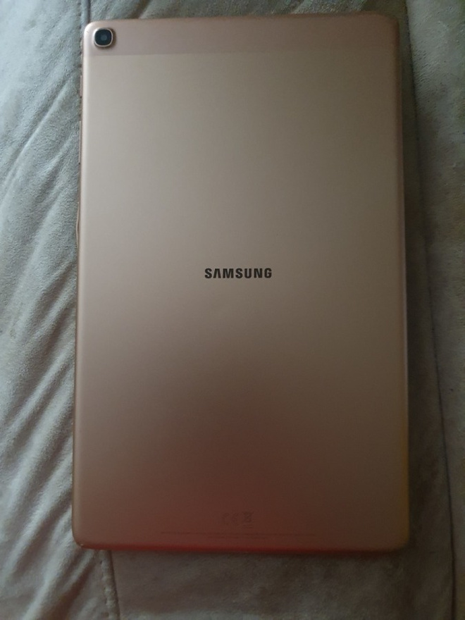 Samsung Model SM-T515 tablettitietokone (korjaukseen)