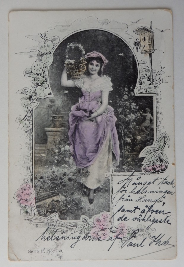 Neito ja kukkakori, postikortti vuodelta 1900