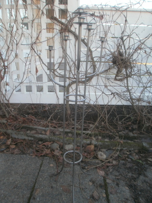 Metallinen kynttelikkö